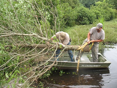 Greg and Jessie Holifield loading big tree for Lake Gayle structure.